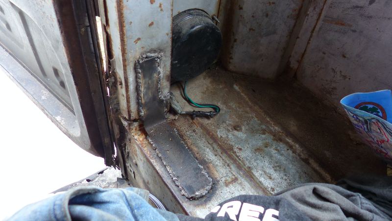 Illustration for article titled The Last-Minute Repair Frenzy That Saved My $500 Postal Jeep Project